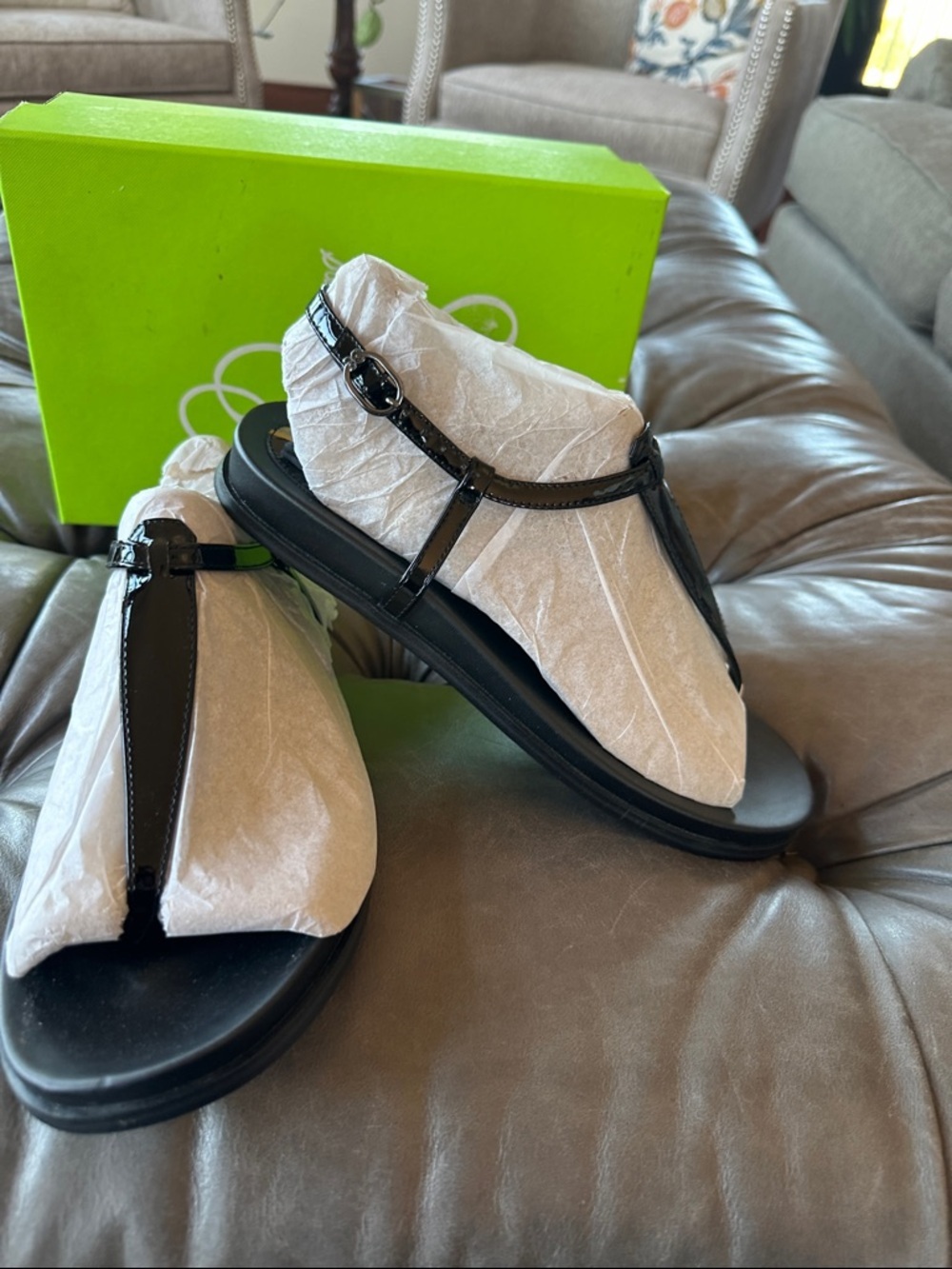 Sam Edelman Naomi Black Patent T-Strap Sandals size 9m NWT